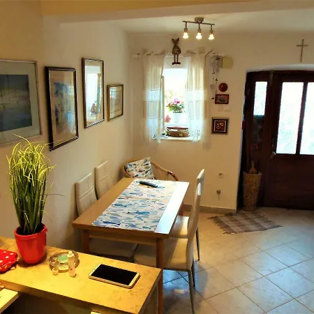 Lovely Holiday House In Medulin