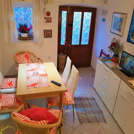 Lovely Holiday House In Medulin