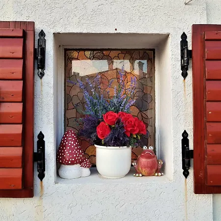 Lovely Holiday House In Casa de Férias