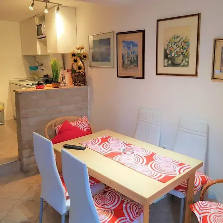 Lovely Holiday House In Casa de Férias Medulin