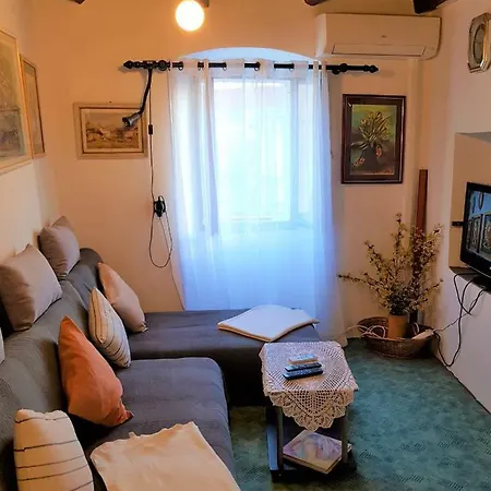 Lovely Holiday House In